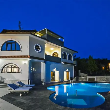Cozy In With Heated Swimming Pool *