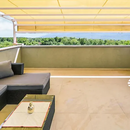 Holiday home Cozy In With Heated Swimming Pool *