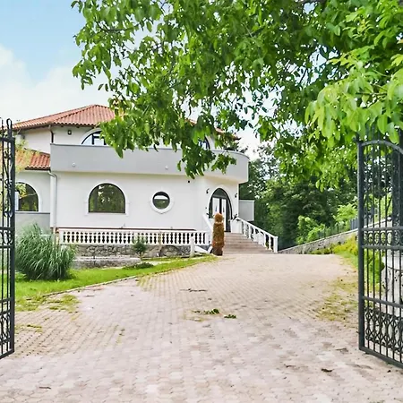 Holiday home Cozy In With Heated Swimming Pool *