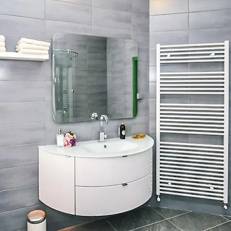 Holiday home Cozy In With Heated Swimming Pool *