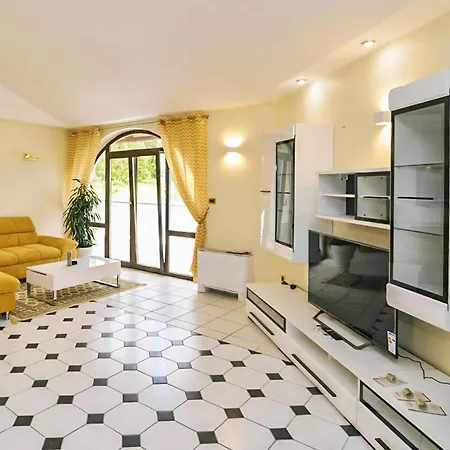 Cozy In With Heated Swimming Pool *